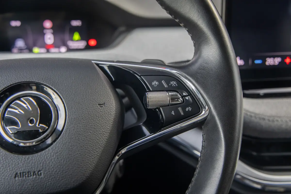 80 First Edition | Trekhaak | Camera | Memory | Cruise adaptief | Stoel verwarming voor+achter | Matrix LED | Apple Carplay/Android Auto | Dodehoek detectie | Keyless entry+strart 80 First E