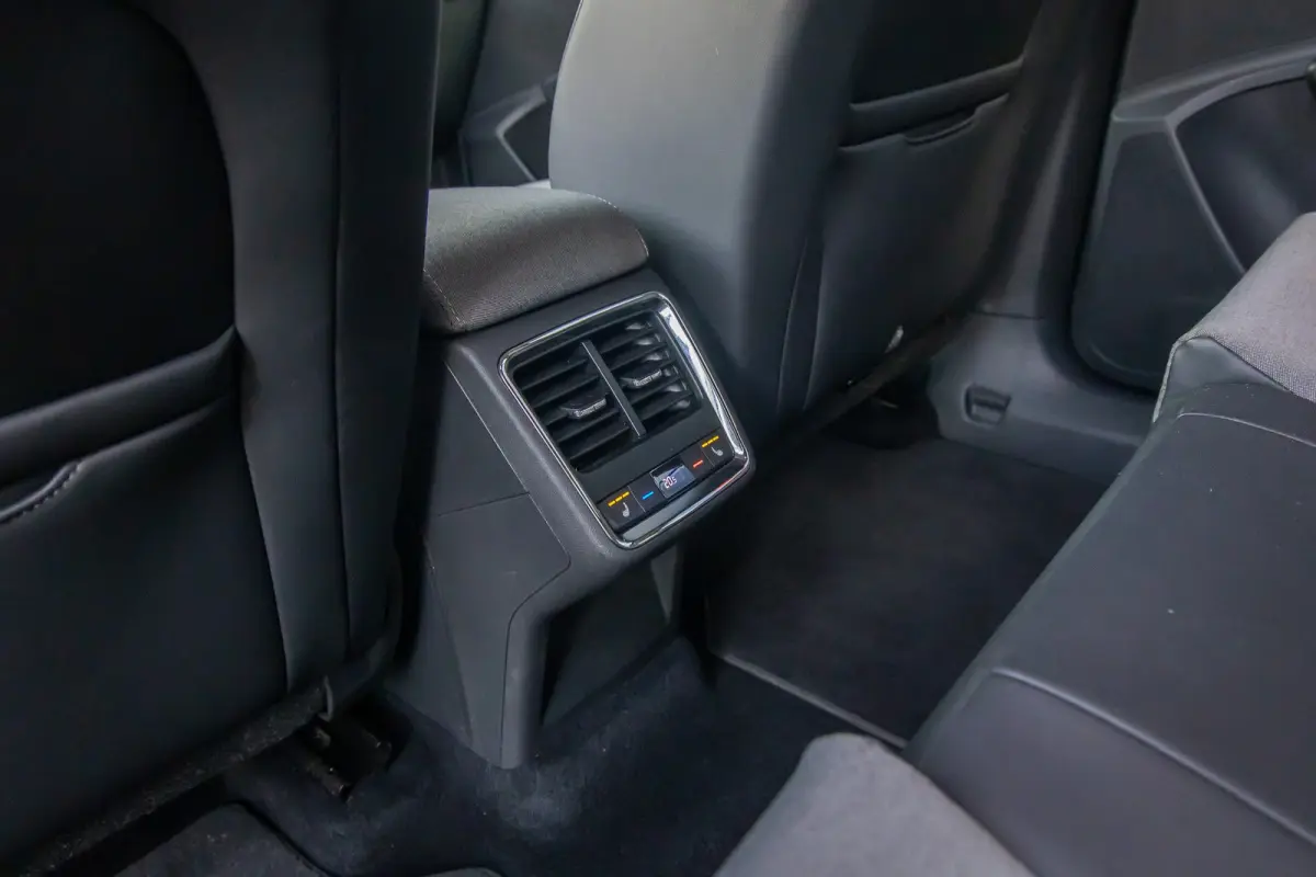 80 First Edition | Trekhaak | Camera | Memory | Cruise adaptief | Stoel verwarming voor+achter | Matrix LED | Apple Carplay/Android Auto | Dodehoek detectie | Keyless entry+strart 80 First E