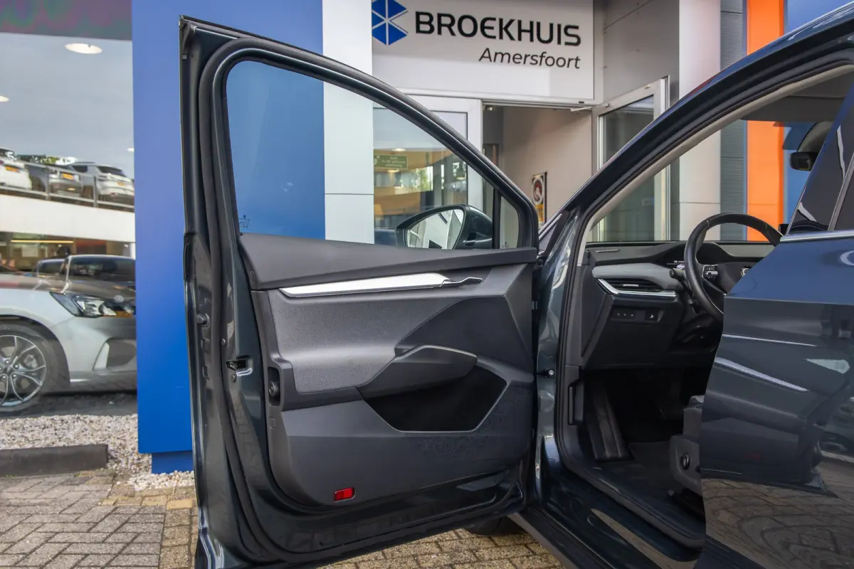 80 First Edition | Trekhaak | Camera | Memory | Cruise adaptief | Stoel verwarming voor+achter | Matrix LED | Apple Carplay/Android Auto | Dodehoek detectie | Keyless entry+strart 80 First E