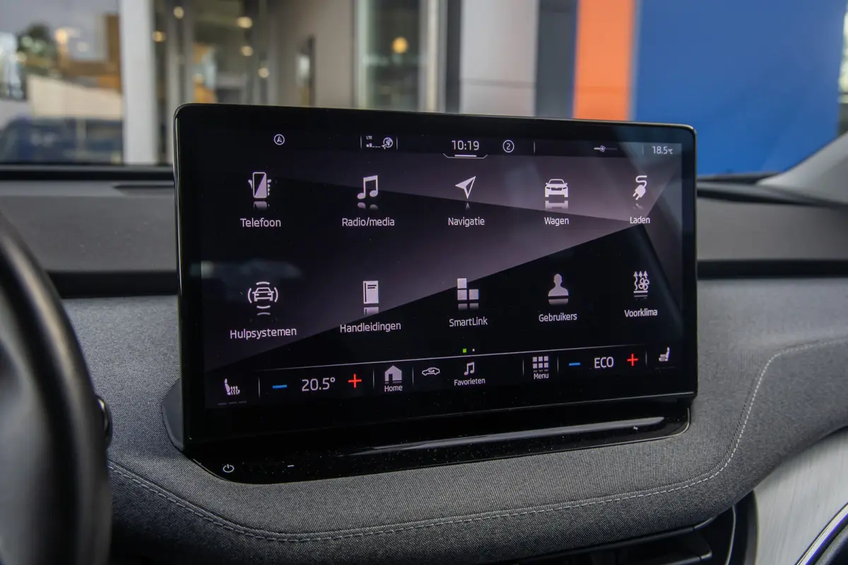 80 First Edition | Trekhaak | Camera | Memory | Cruise adaptief | Stoel verwarming voor+achter | Matrix LED | Apple Carplay/Android Auto | Dodehoek detectie | Keyless entry+strart 80 First E
