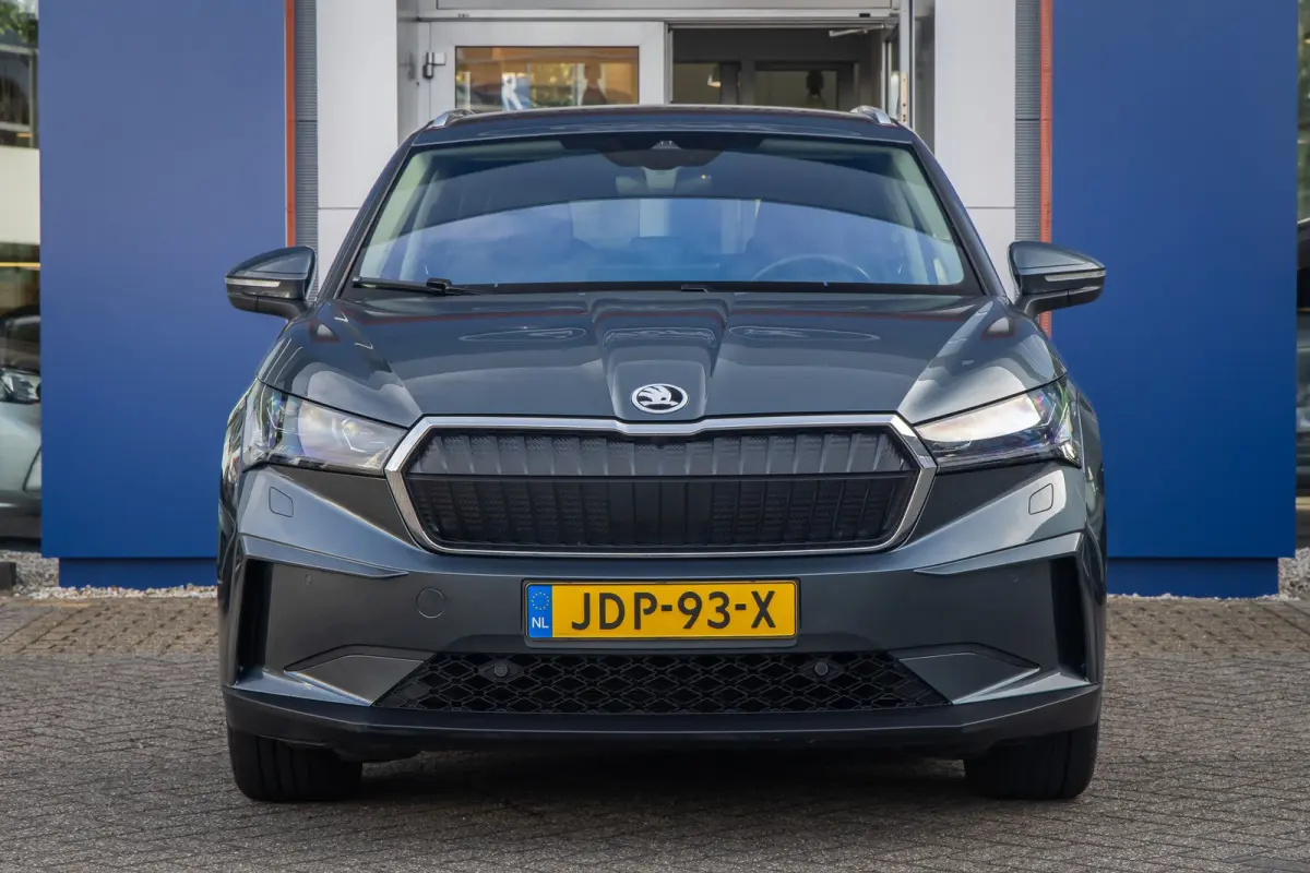 80 First Edition | Trekhaak | Camera | Memory | Cruise adaptief | Stoel verwarming voor+achter | Matrix LED | Apple Carplay/Android Auto | Dodehoek detectie | Keyless entry+strart 80 First E