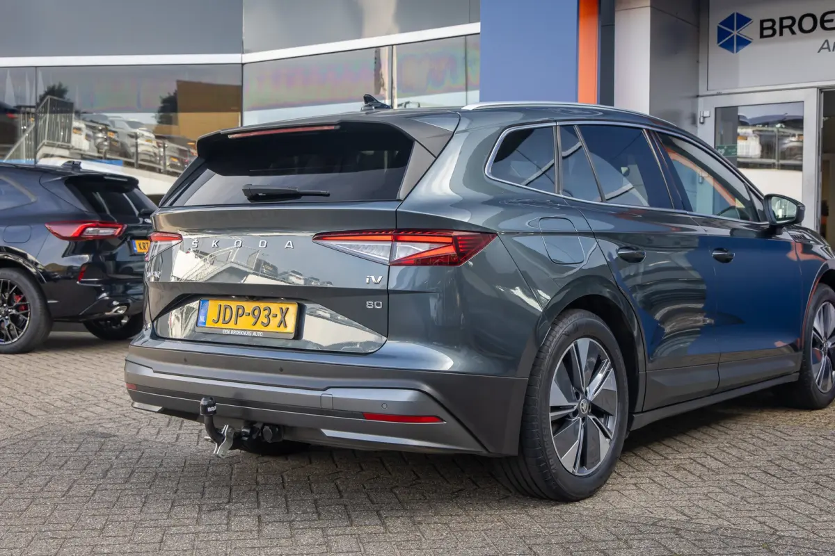 80 First Edition | Trekhaak | Camera | Memory | Cruise adaptief | Stoel verwarming voor+achter | Matrix LED | Apple Carplay/Android Auto | Dodehoek detectie | Keyless entry+strart 80 First E