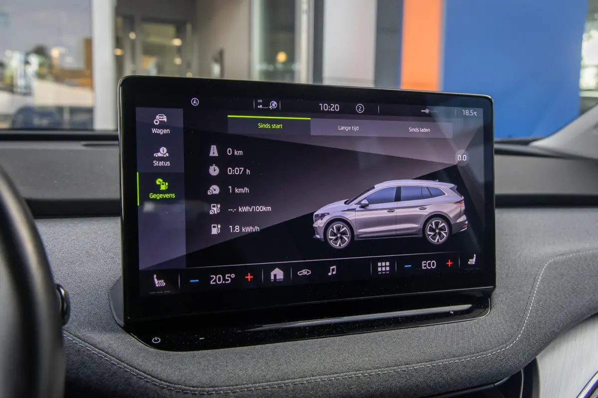 80 First Edition | Trekhaak | Camera | Memory | Cruise adaptief | Stoel verwarming voor+achter | Matrix LED | Apple Carplay/Android Auto | Dodehoek detectie | Keyless entry+strart 80 First E