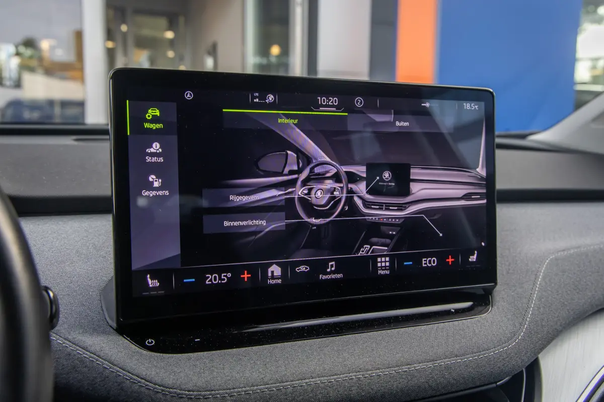 80 First Edition | Trekhaak | Camera | Memory | Cruise adaptief | Stoel verwarming voor+achter | Matrix LED | Apple Carplay/Android Auto | Dodehoek detectie | Keyless entry+strart 80 First E
