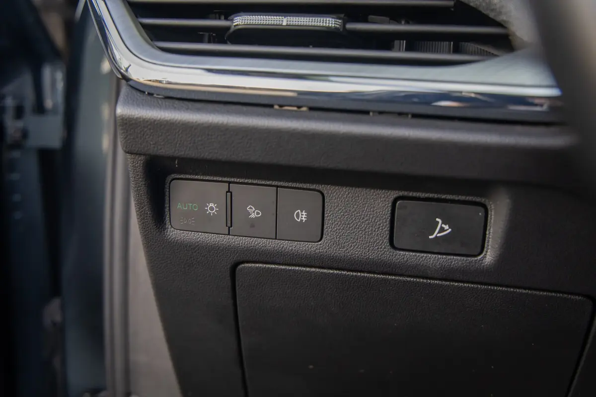 80 First Edition | Trekhaak | Camera | Memory | Cruise adaptief | Stoel verwarming voor+achter | Matrix LED | Apple Carplay/Android Auto | Dodehoek detectie | Keyless entry+strart 80 First E