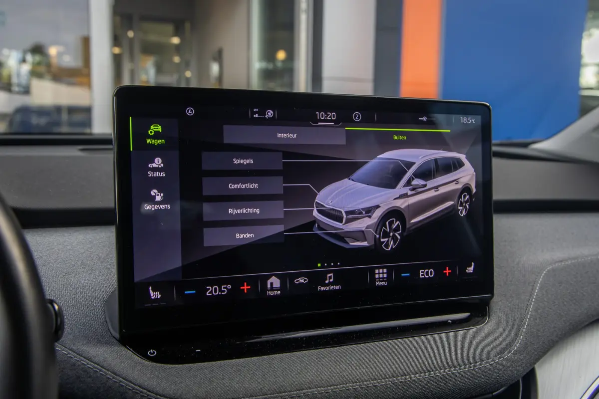 80 First Edition | Trekhaak | Camera | Memory | Cruise adaptief | Stoel verwarming voor+achter | Matrix LED | Apple Carplay/Android Auto | Dodehoek detectie | Keyless entry+strart 80 First E