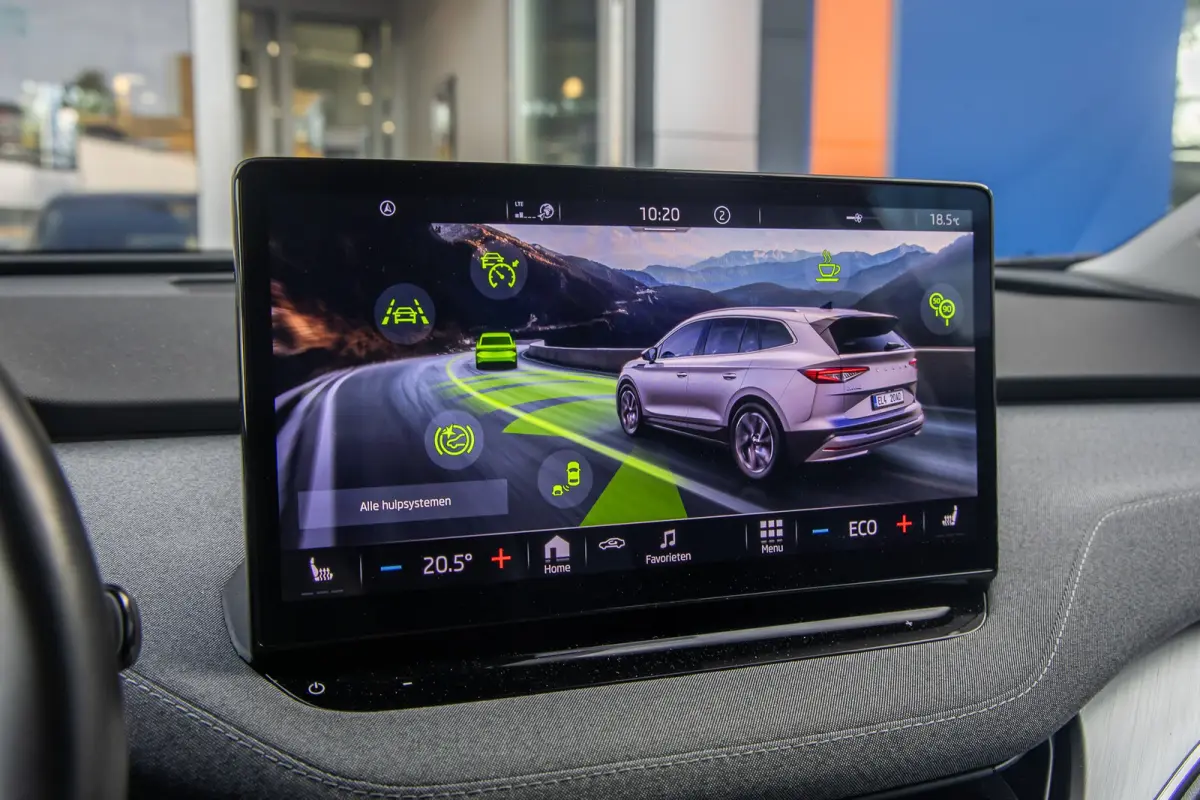 80 First Edition | Trekhaak | Camera | Memory | Cruise adaptief | Stoel verwarming voor+achter | Matrix LED | Apple Carplay/Android Auto | Dodehoek detectie | Keyless entry+strart 80 First E