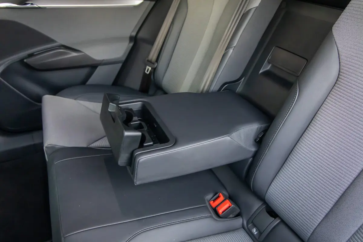 80 First Edition | Trekhaak | Camera | Memory | Cruise adaptief | Stoel verwarming voor+achter | Matrix LED | Apple Carplay/Android Auto | Dodehoek detectie | Keyless entry+strart 80 First E