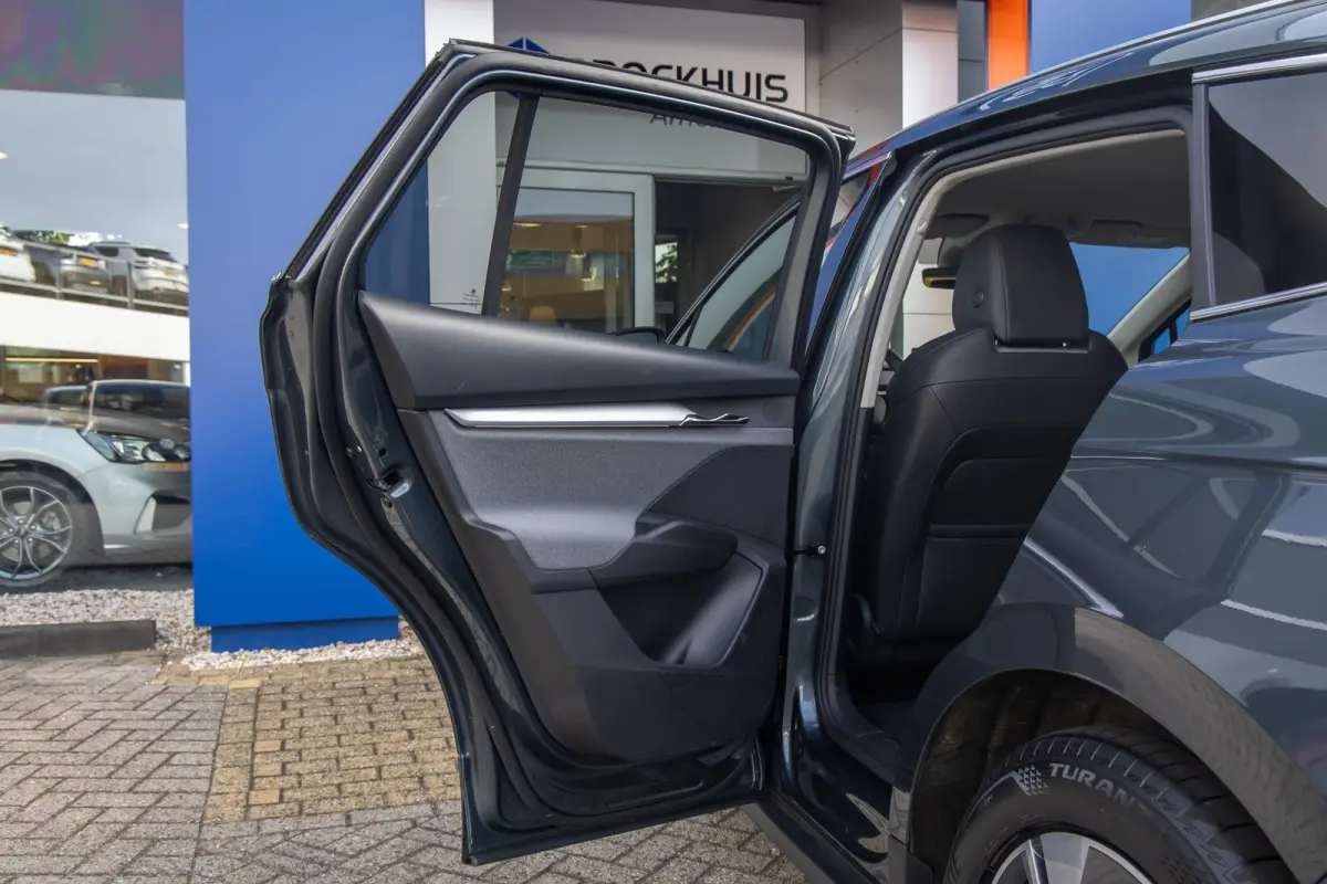 80 First Edition | Trekhaak | Camera | Memory | Cruise adaptief | Stoel verwarming voor+achter | Matrix LED | Apple Carplay/Android Auto | Dodehoek detectie | Keyless entry+strart 80 First E