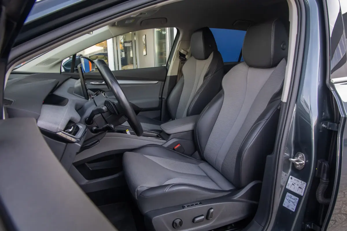 80 First Edition | Trekhaak | Camera | Memory | Cruise adaptief | Stoel verwarming voor+achter | Matrix LED | Apple Carplay/Android Auto | Dodehoek detectie | Keyless entry+strart 80 First E