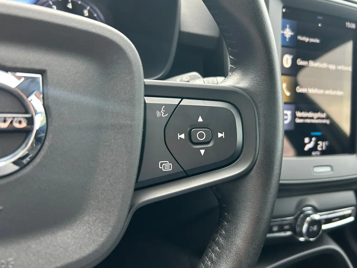 1.5 T2 Momentum Core | Trekhaak | Apple CarPlay/Android Auto | Cruise Control | Navigatie | All-seasons |