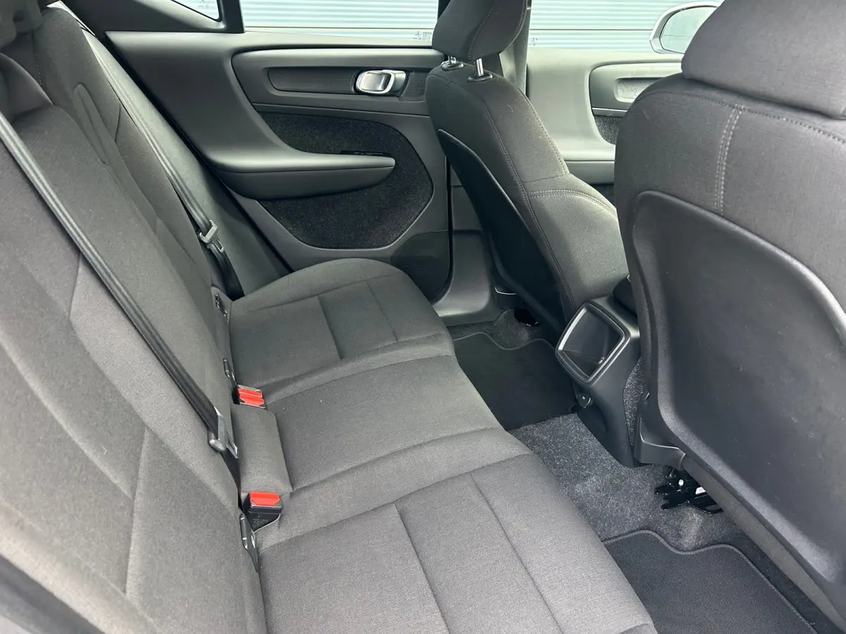 1.5 T2 Momentum Core | Trekhaak | Apple CarPlay/Android Auto | Cruise Control | Navigatie | All-seasons |