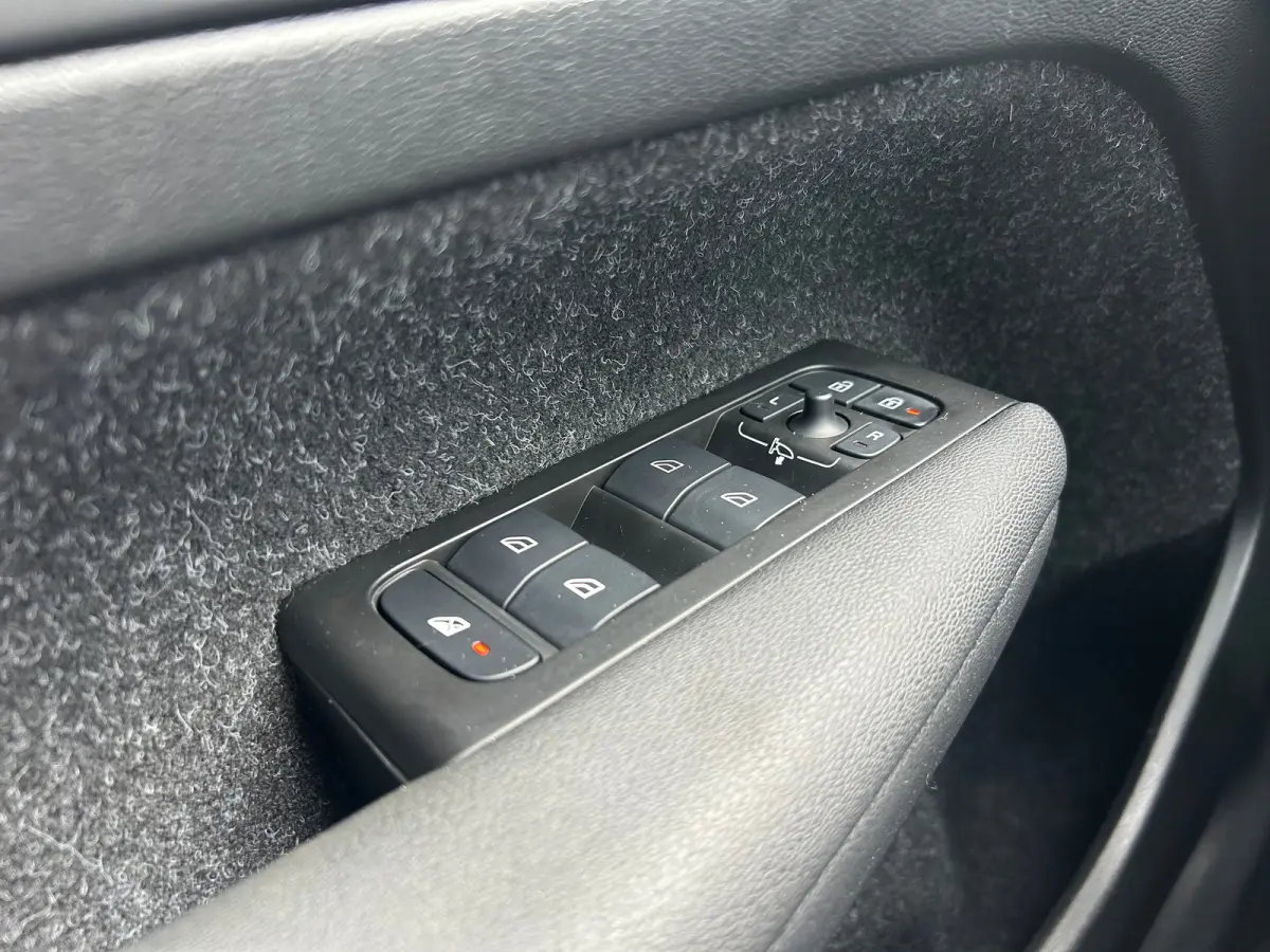 1.5 T2 Momentum Core | Trekhaak | Apple CarPlay/Android Auto | Cruise Control | Navigatie | All-seasons |