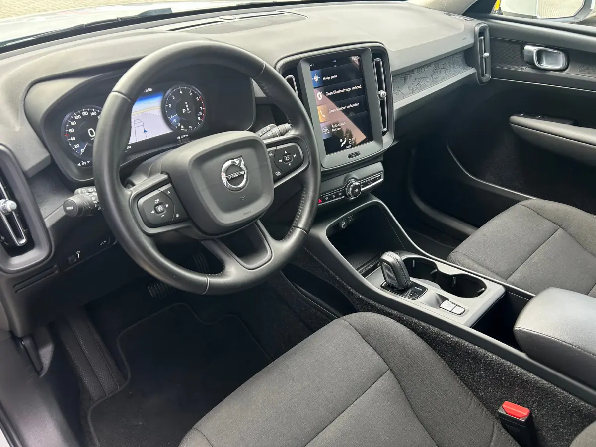 1.5 T2 Momentum Core | Trekhaak | Apple CarPlay/Android Auto | Cruise Control | Navigatie | All-seasons |