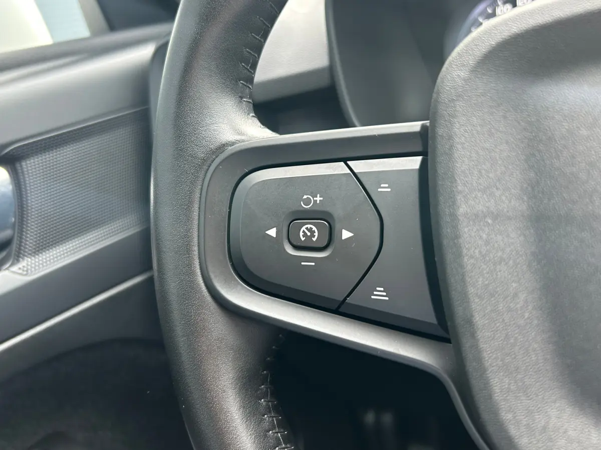 1.5 T2 Momentum Core | Trekhaak | Apple CarPlay/Android Auto | Cruise Control | Navigatie | All-seasons |