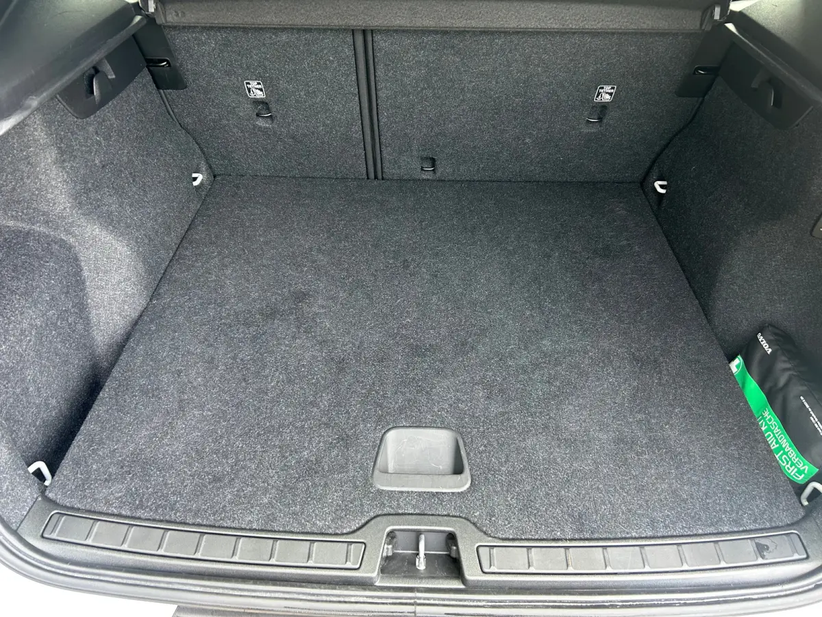 1.5 T2 Momentum Core | Trekhaak | Apple CarPlay/Android Auto | Cruise Control | Navigatie | All-seasons |