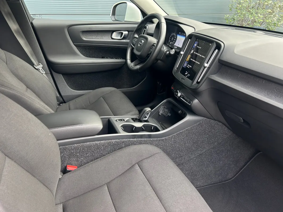 1.5 T2 Momentum Core | Trekhaak | Apple CarPlay/Android Auto | Cruise Control | Navigatie | All-seasons |