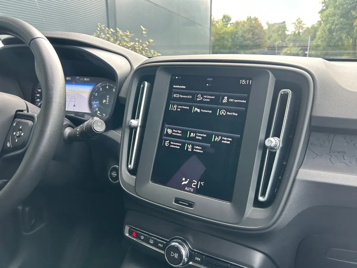 1.5 T2 Momentum Core | Trekhaak | Apple CarPlay/Android Auto | Cruise Control | Navigatie | All-seasons |