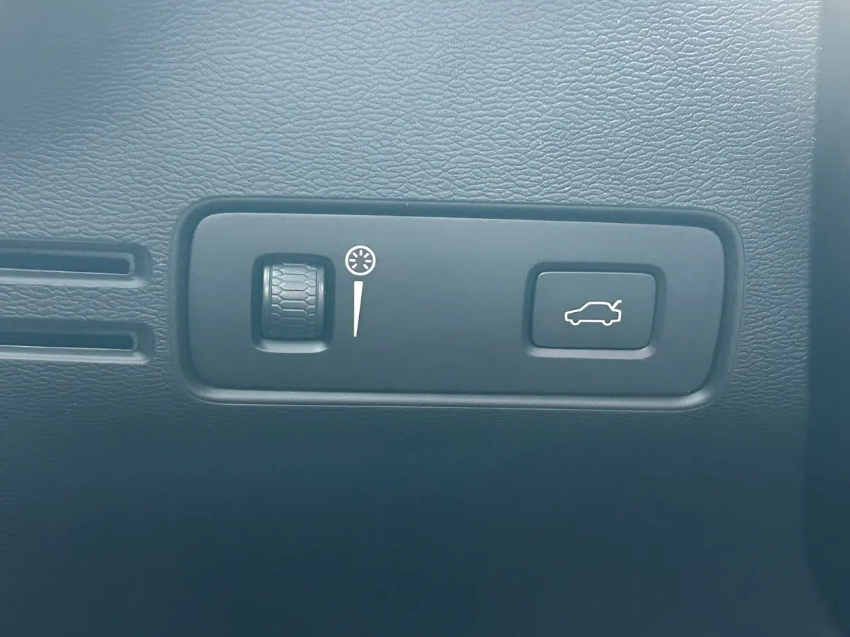 1.5 T2 Momentum Core | Trekhaak | Apple CarPlay/Android Auto | Cruise Control | Navigatie | All-seasons |