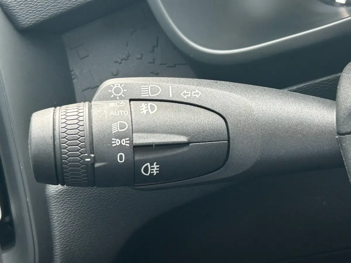1.5 T2 Momentum Core | Trekhaak | Apple CarPlay/Android Auto | Cruise Control | Navigatie | All-seasons |