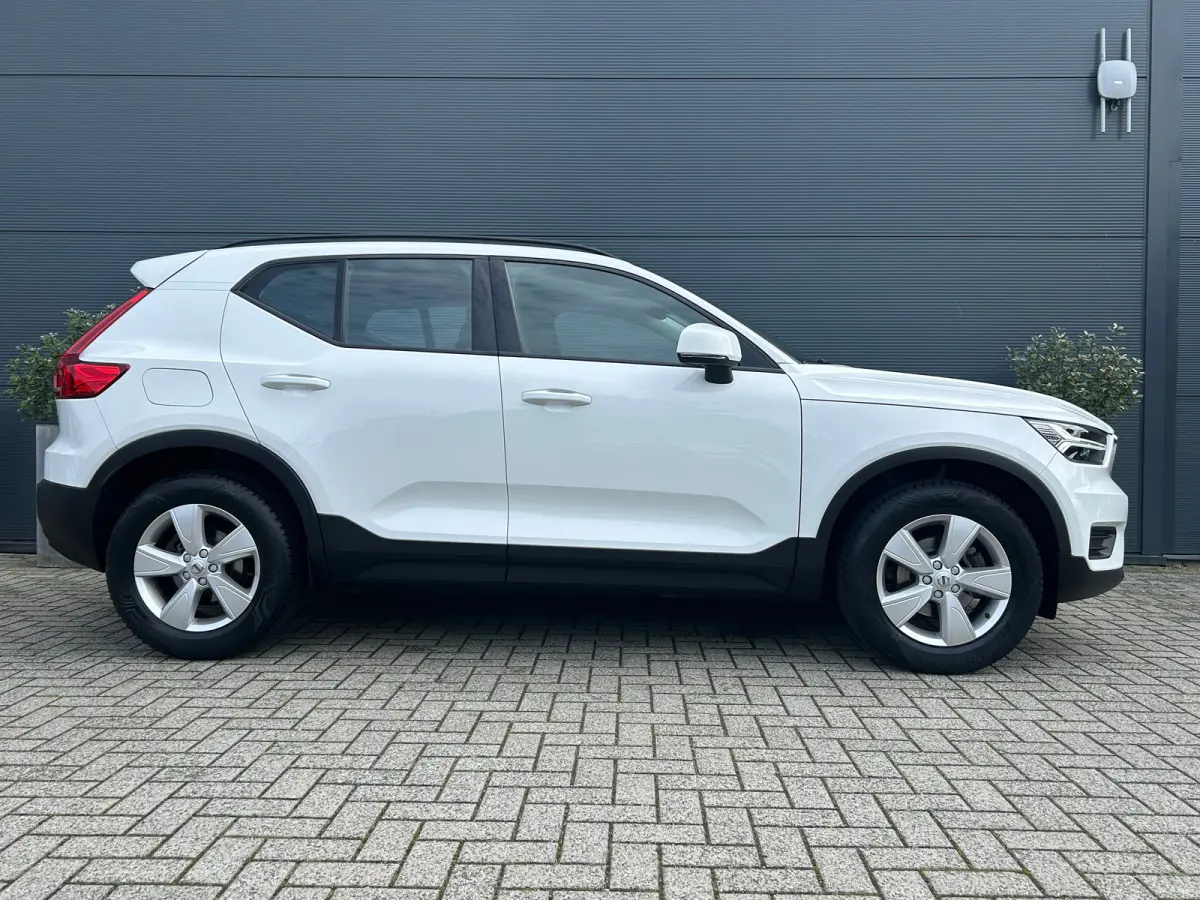 1.5 T2 Momentum Core | Trekhaak | Apple CarPlay/Android Auto | Cruise Control | Navigatie | All-seasons |