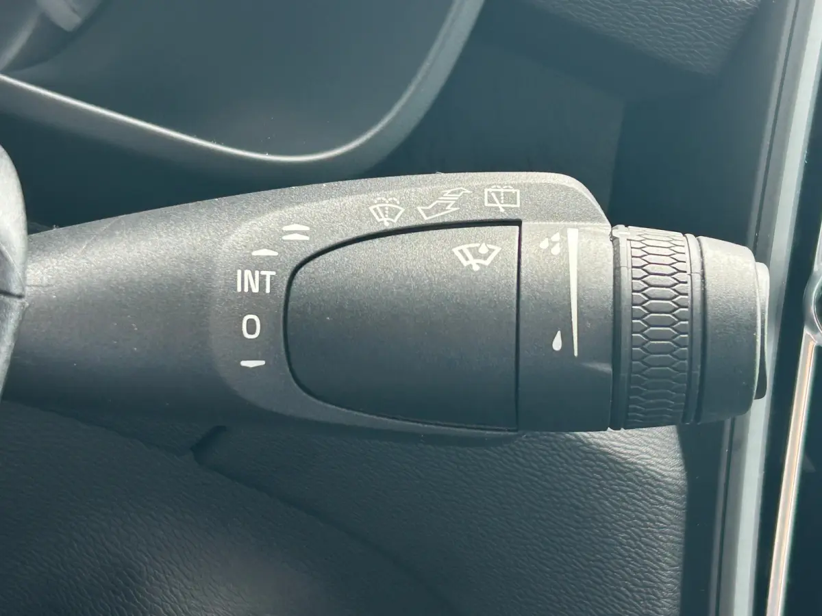 1.5 T2 Momentum Core | Trekhaak | Apple CarPlay/Android Auto | Cruise Control | Navigatie | All-seasons |
