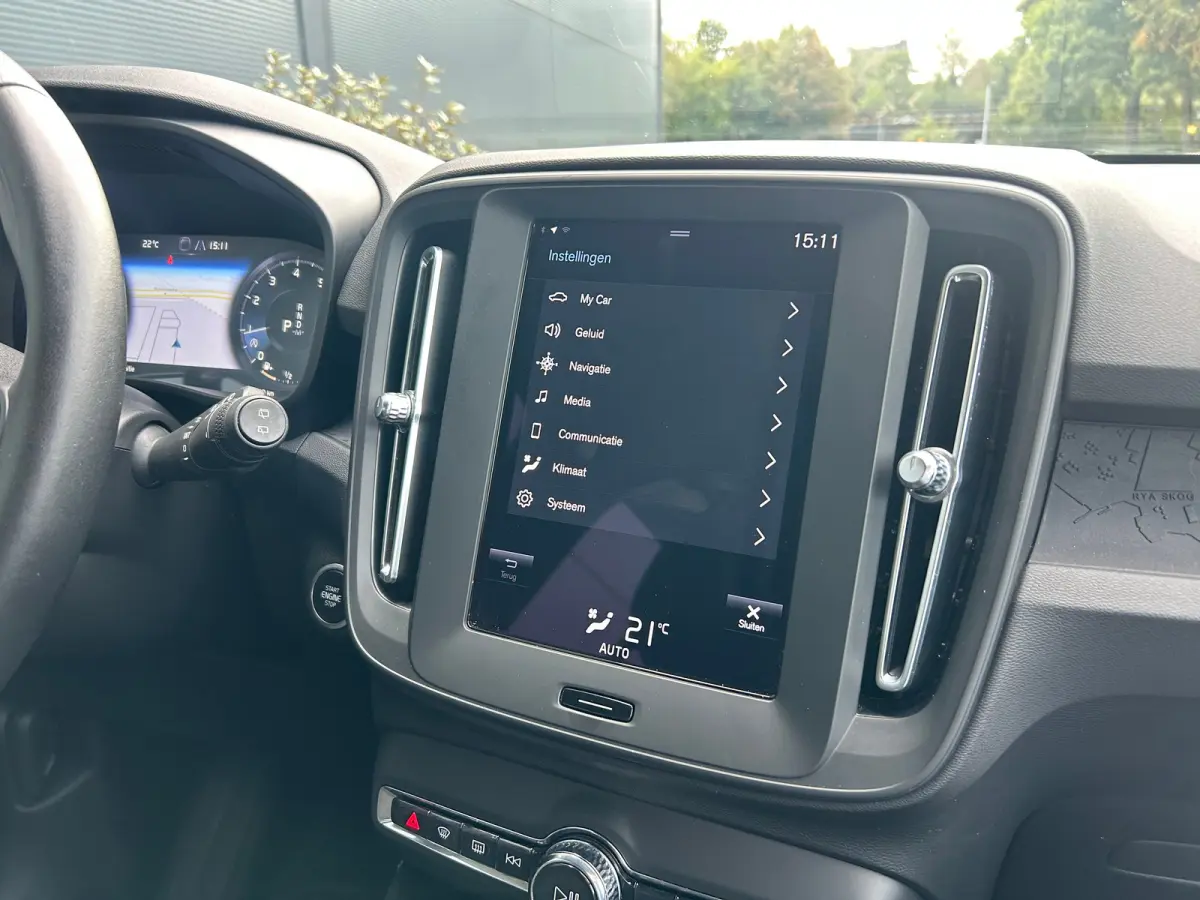 1.5 T2 Momentum Core | Trekhaak | Apple CarPlay/Android Auto | Cruise Control | Navigatie | All-seasons |