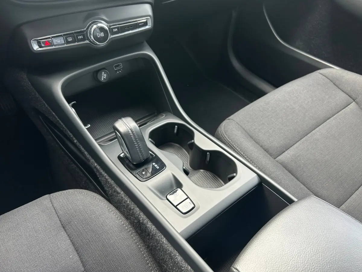 1.5 T2 Momentum Core | Trekhaak | Apple CarPlay/Android Auto | Cruise Control | Navigatie | All-seasons |