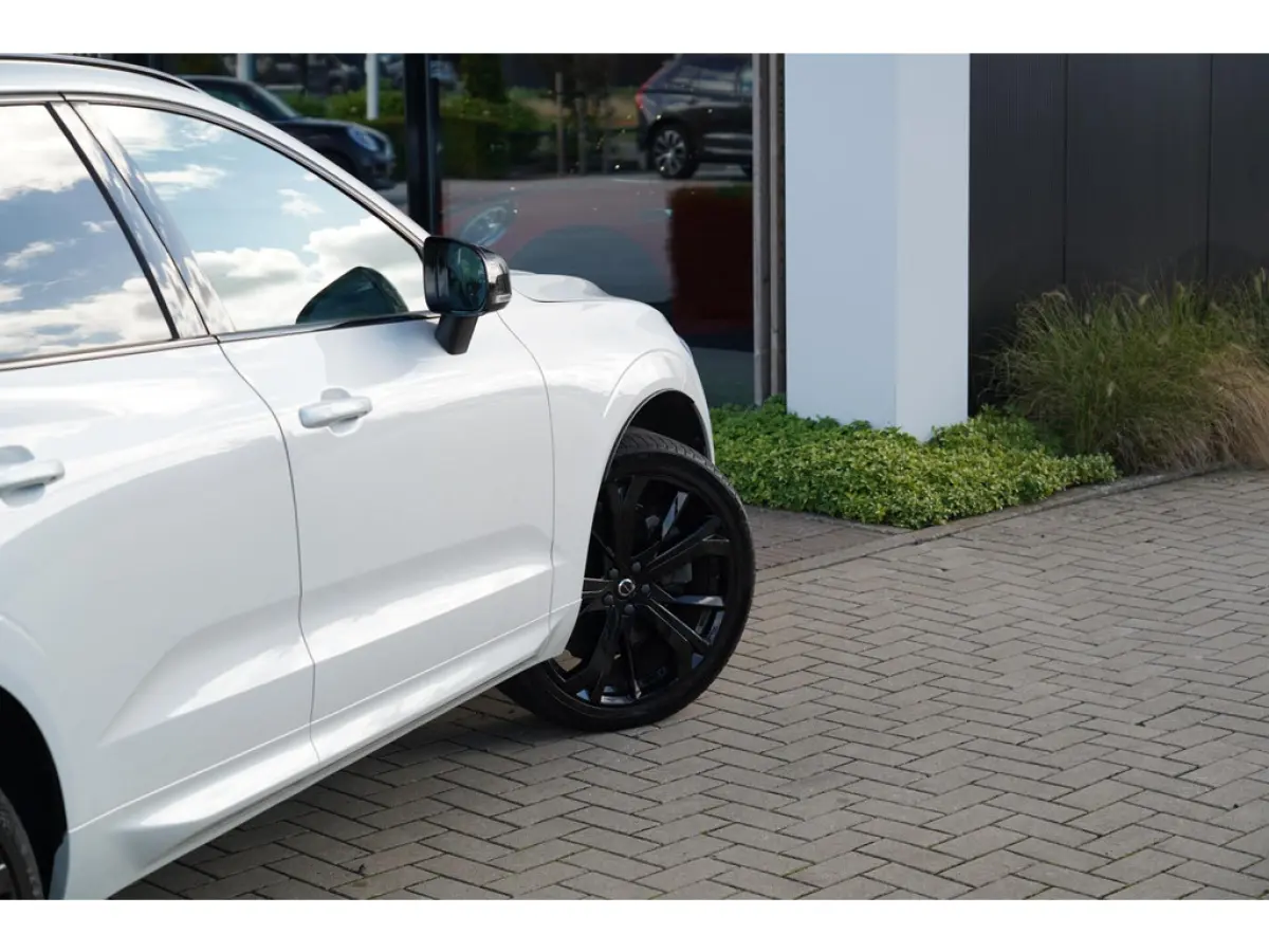 2.0 T6 AWD + Dark
