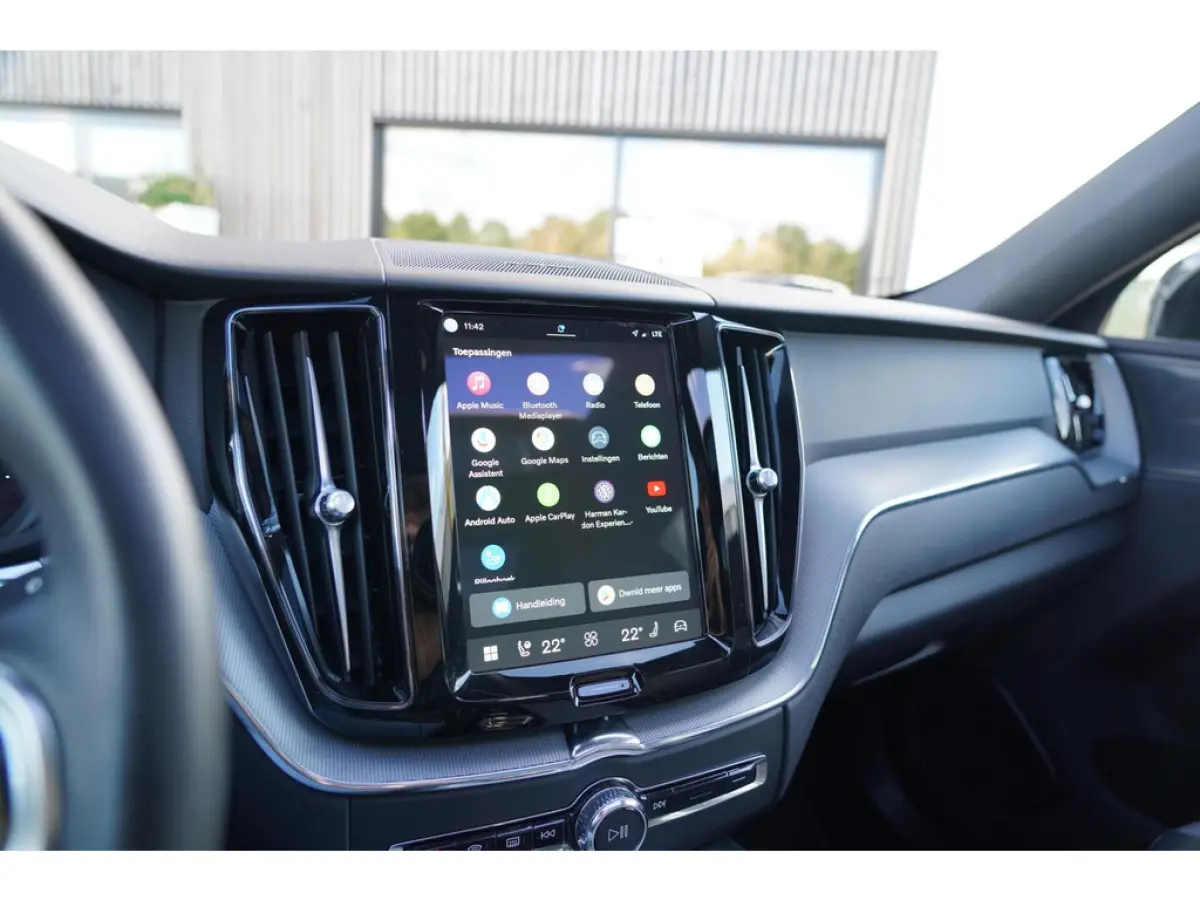 2.0 T6 AWD + Dark
