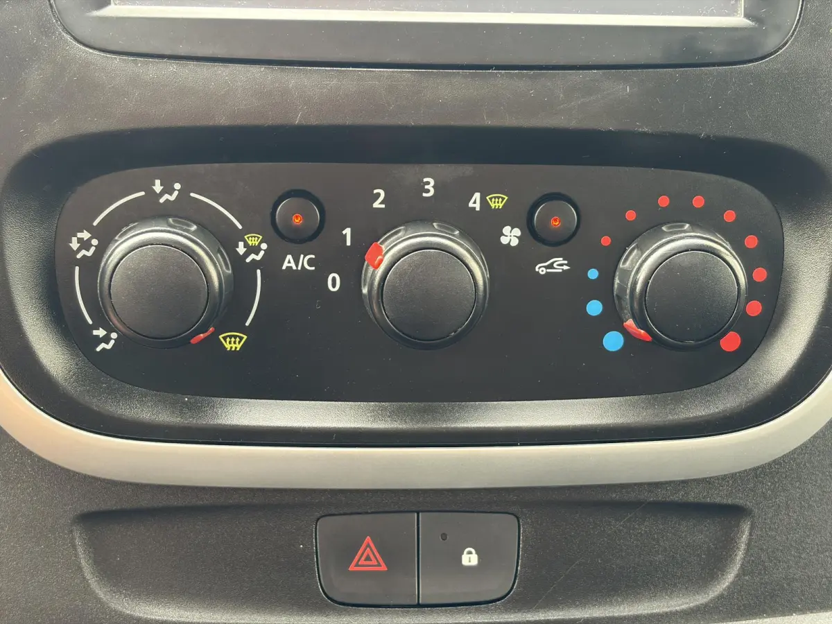1.6 dCi L2H1 Comfort*NAVI*CRUISE*HAAK*A/C*TEL*3PER