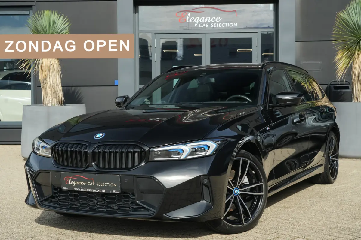 320e | 204 PK | M Sportpakket | Panoramadak | Head-up display | Achteruitrijcamera | BMW 3 Serie Touring 320e M Sport met 2.0 viercilinder benzinemotor en plug-in hybride aandrijving, voorzi