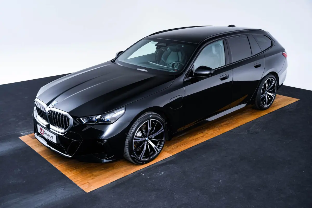 530e M Sport Edition Panoramadak - Driving Assistant Professional - Stoelventilatie - Getinte Ruiten - Stoelverwarming voor/achter - Comfort Access - Parking Assistant Plus - Harman Kardon -