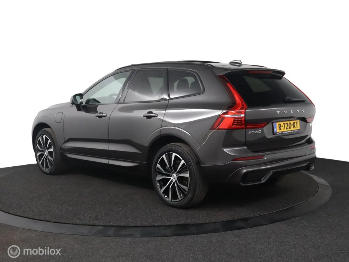2.0 T6 Plug-in hybrid AWD Plus Dark | Adaptieve Cruise | Panoramadak | Trekhaak | BLISS | Verwarmbare Voorstoelen & Stuurwiel | Contour Stoelen