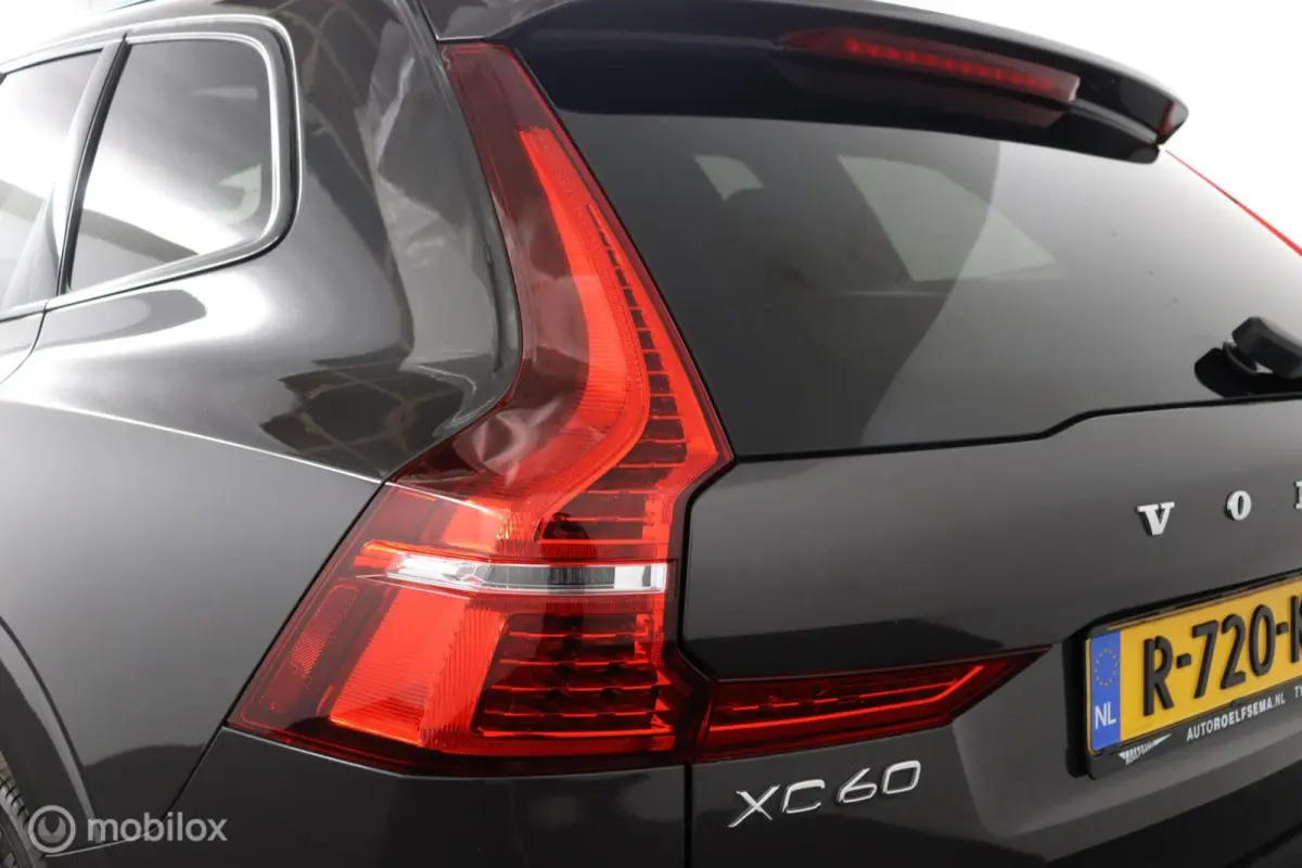 2.0 T6 Plug-in hybrid AWD Plus Dark | Adaptieve Cruise | Panoramadak | Trekhaak | BLISS | Verwarmbare Voorstoelen & Stuurwiel | Contour Stoelen