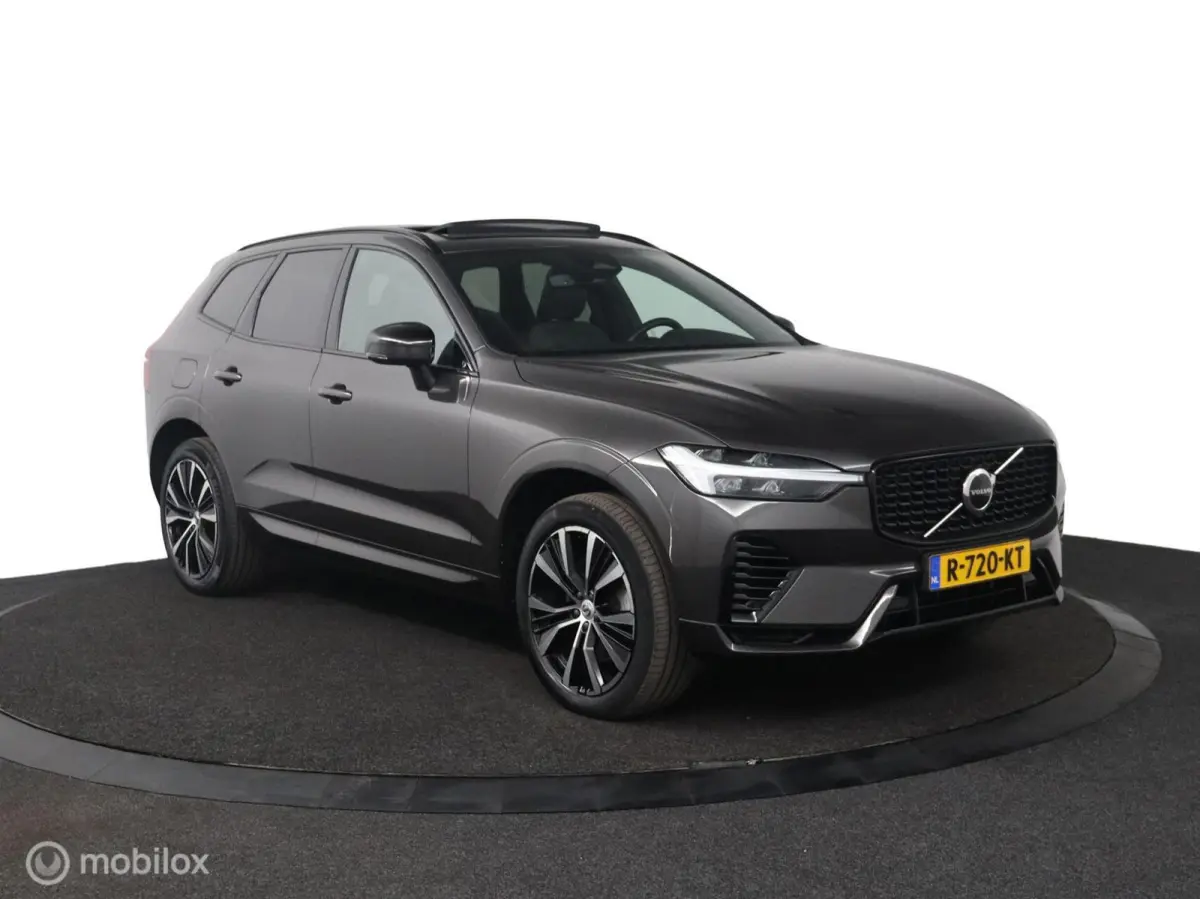 2.0 T6 Plug-in hybrid AWD Plus Dark | Adaptieve Cruise | Panoramadak | Trekhaak | BLISS | Verwarmbare Voorstoelen & Stuurwiel | Contour Stoelen