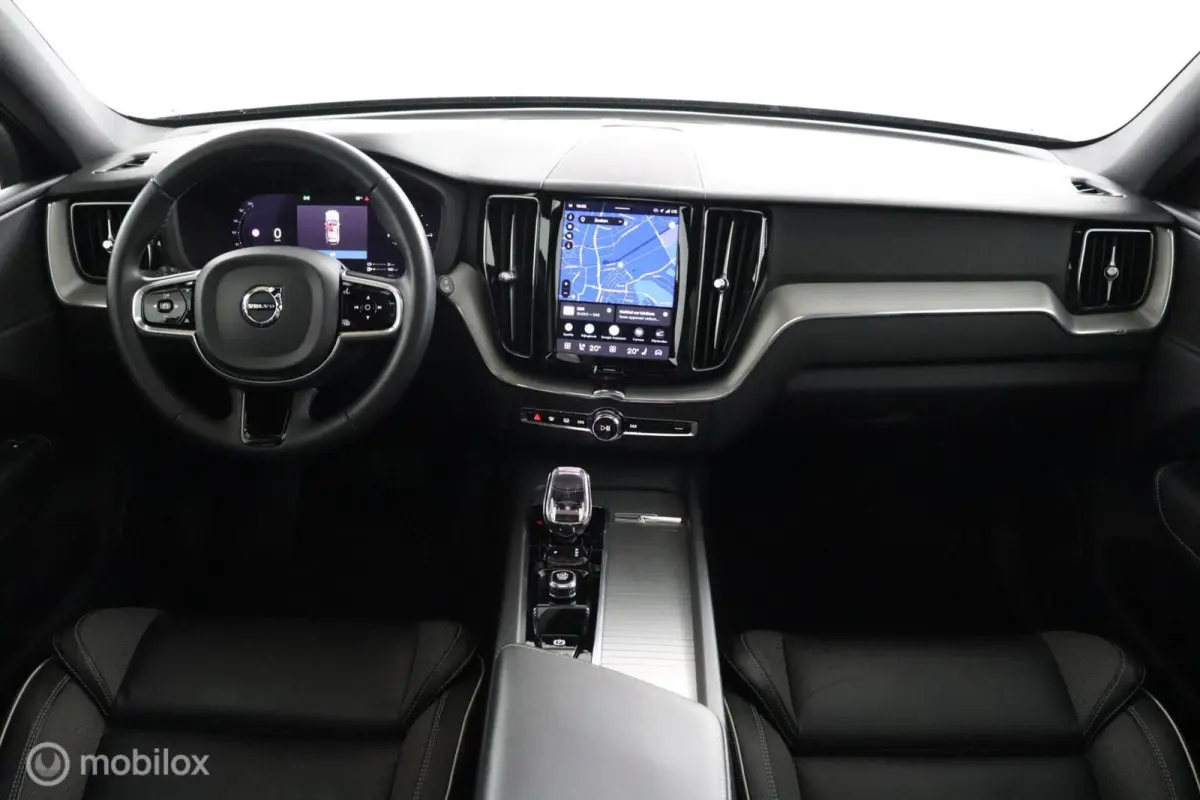 2.0 T6 Plug-in hybrid AWD Plus Dark | Adaptieve Cruise | Panoramadak | Trekhaak | BLISS | Verwarmbare Voorstoelen & Stuurwiel | Contour Stoelen
