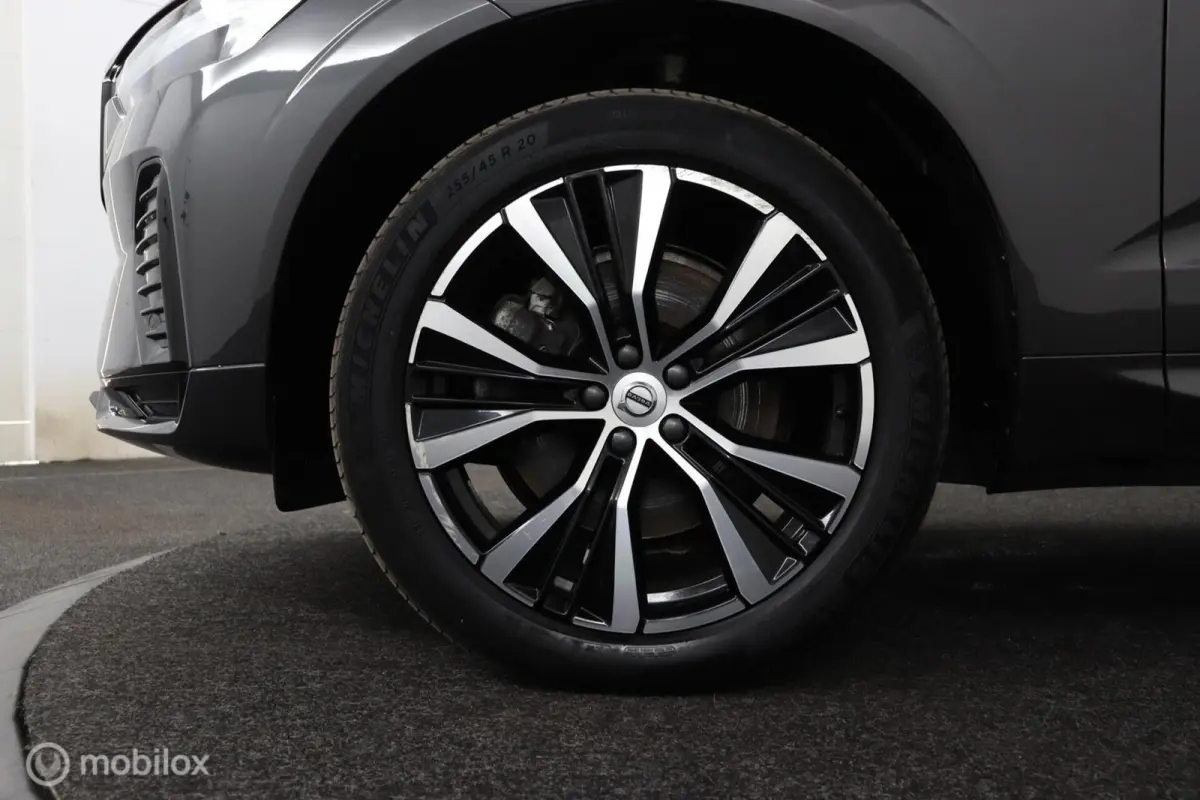 2.0 T6 Plug-in hybrid AWD Plus Dark | Adaptieve Cruise | Panoramadak | Trekhaak | BLISS | Verwarmbare Voorstoelen & Stuurwiel | Contour Stoelen