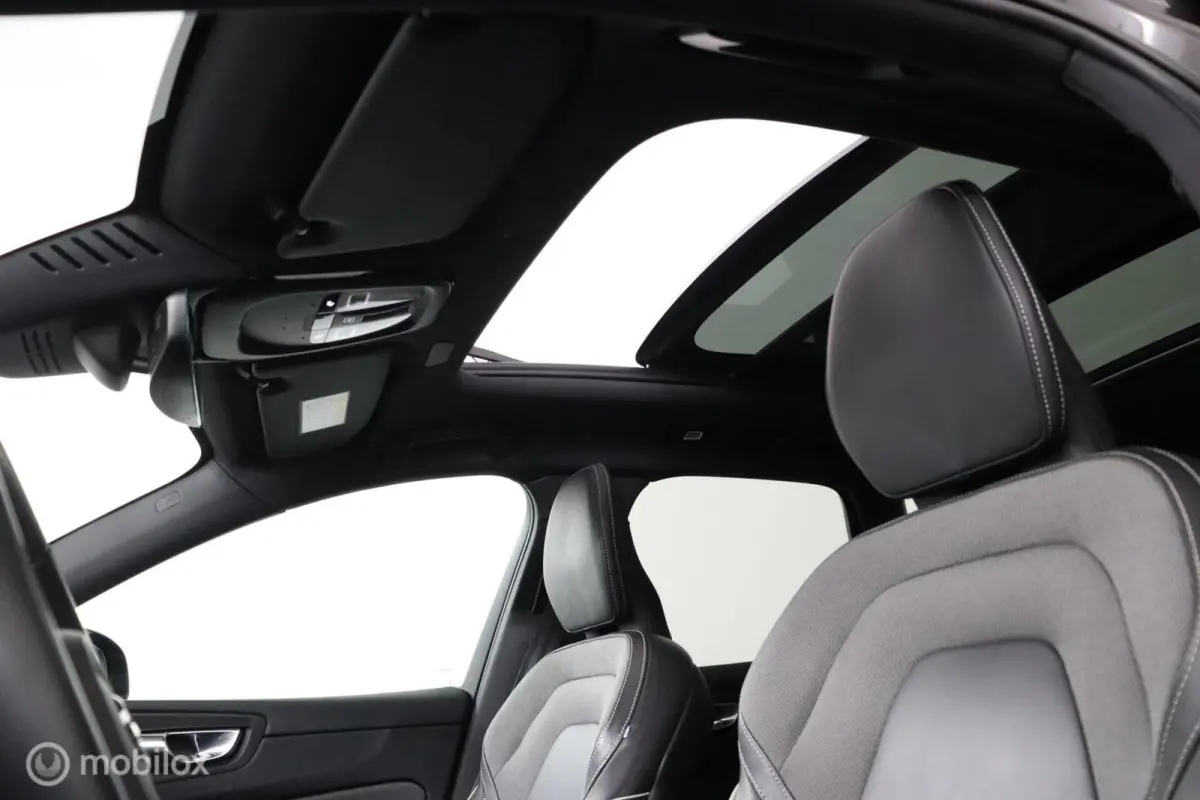 2.0 T6 Plug-in hybrid AWD Plus Dark | Adaptieve Cruise | Panoramadak | Trekhaak | BLISS | Verwarmbare Voorstoelen & Stuurwiel | Contour Stoelen