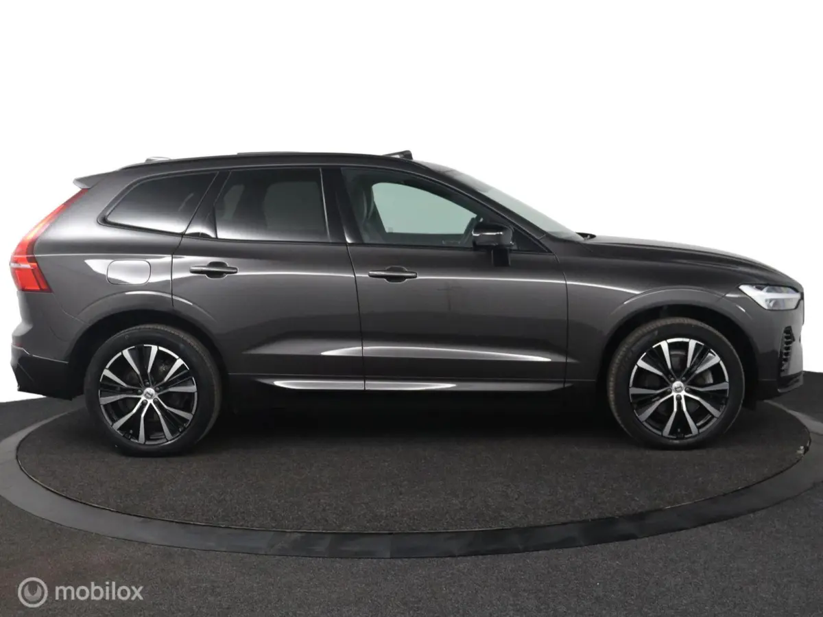 2.0 T6 Plug-in hybrid AWD Plus Dark | Adaptieve Cruise | Panoramadak | Trekhaak | BLISS | Verwarmbare Voorstoelen & Stuurwiel | Contour Stoelen