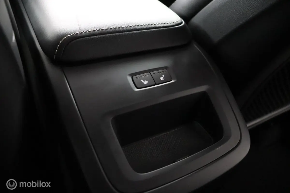 2.0 T6 Plug-in hybrid AWD Plus Dark | Adaptieve Cruise | Panoramadak | Trekhaak | BLISS | Verwarmbare Voorstoelen & Stuurwiel | Contour Stoelen