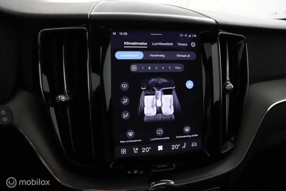 2.0 T6 Plug-in hybrid AWD Plus Dark | Adaptieve Cruise | Panoramadak | Trekhaak | BLISS | Verwarmbare Voorstoelen & Stuurwiel | Contour Stoelen