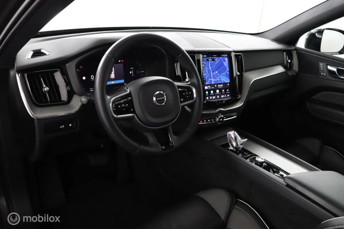 2.0 T6 Plug-in hybrid AWD Plus Dark | Adaptieve Cruise | Panoramadak | Trekhaak | BLISS | Verwarmbare Voorstoelen & Stuurwiel | Contour Stoelen
