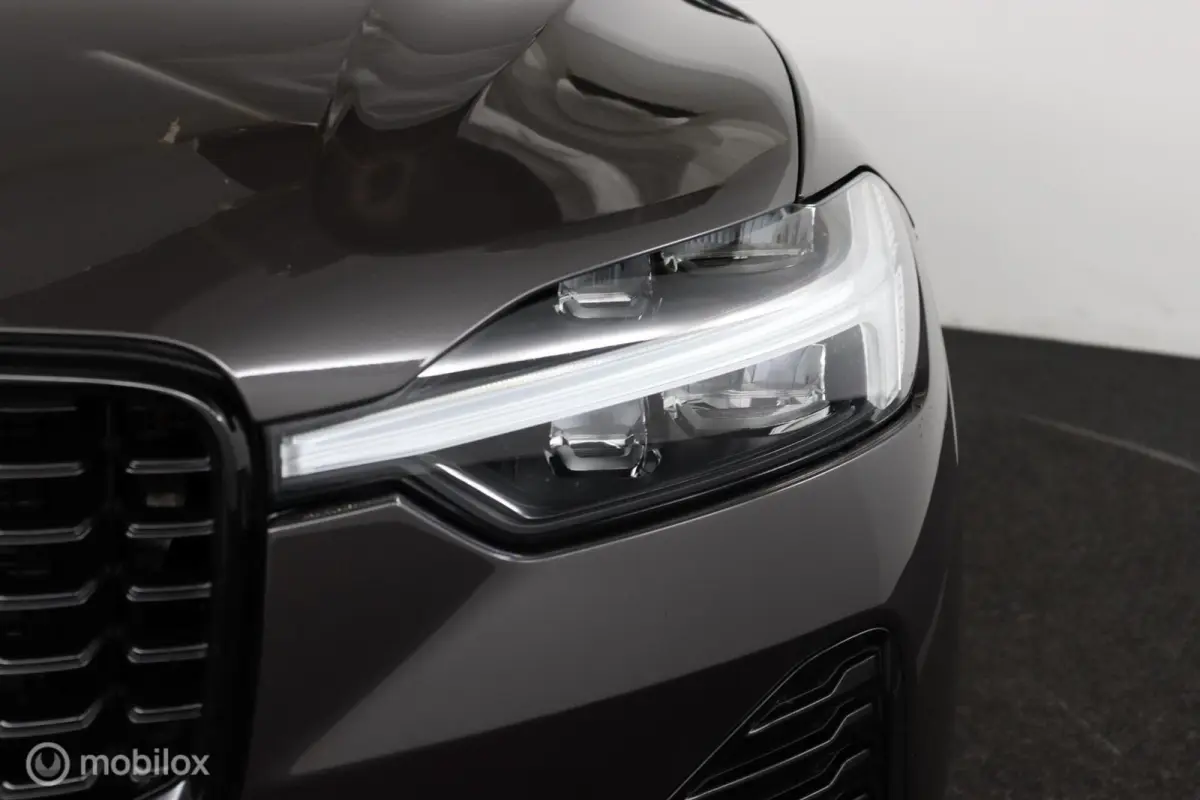 2.0 T6 Plug-in hybrid AWD Plus Dark | Adaptieve Cruise | Panoramadak | Trekhaak | BLISS | Verwarmbare Voorstoelen & Stuurwiel | Contour Stoelen