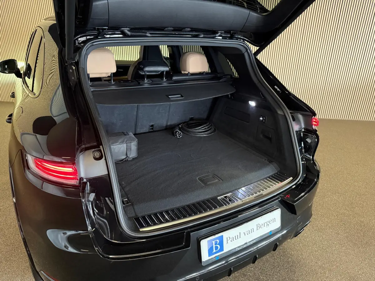 3.0 E-Hybrid SPORT DESIGN-PANORAMA-LUCHTV.-STOELEN 18 VOUDIG-NPR. € 154.306-NL AUTO-BTW