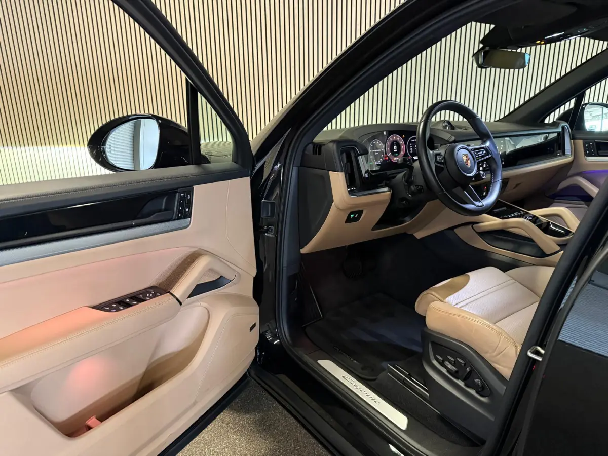 3.0 E-Hybrid SPORT DESIGN-PANORAMA-LUCHTV.-STOELEN 18 VOUDIG-NPR. € 154.306-NL AUTO-BTW