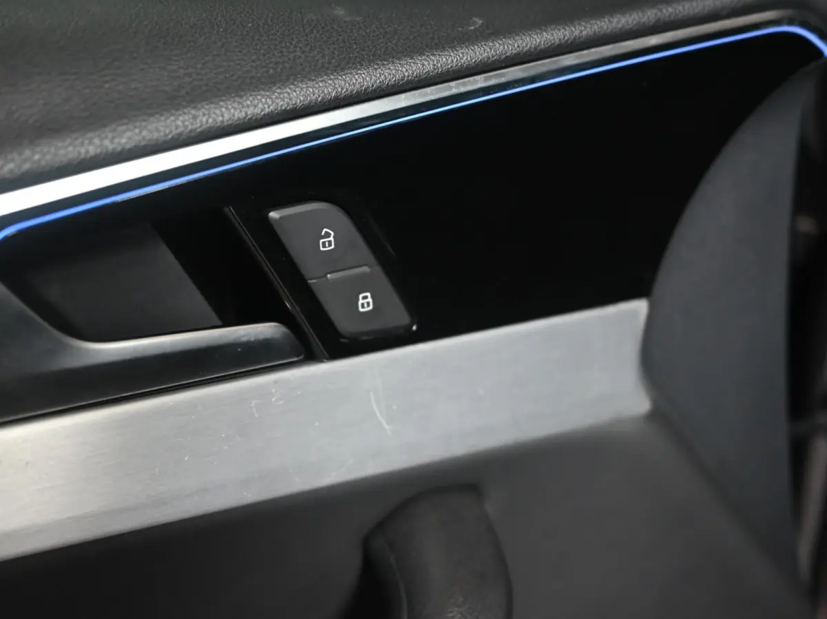 2.0 TFSI S-Line | Pano | Ambient | Digital Dash | Camera | Leder - Alcatara | Carplay - Android Auto | RS Diffuser | Adaptive Cruise | Lane Assist | Matrix Led | Dodehoek Detectie