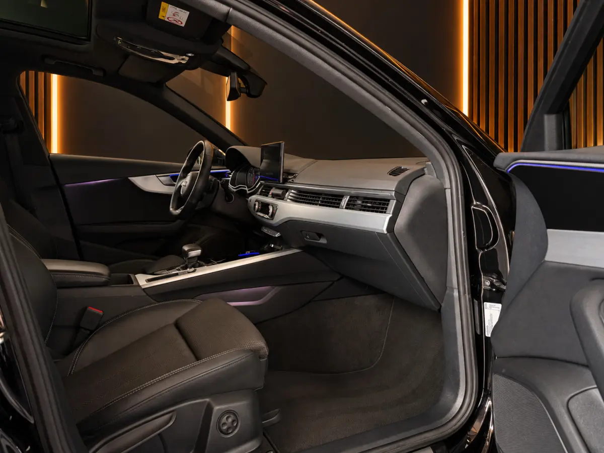 2.0 TFSI S-Line | Pano | Ambient | Digital Dash | Camera | Leder - Alcatara | Carplay - Android Auto | RS Diffuser | Adaptive Cruise | Lane Assist | Matrix Led | Dodehoek Detectie