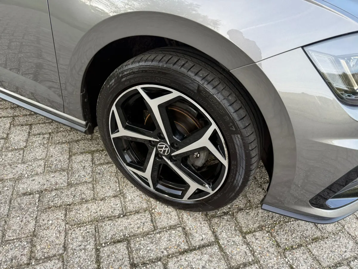 1.0 TSI R-LINE DSG I PANO I DIGITAL DASH I NAP I VOLLE UITV I PDC