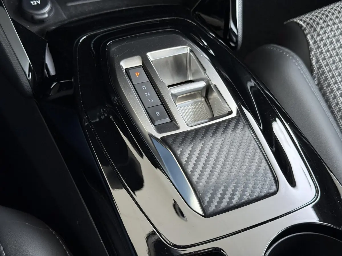 GT 136pk 50 kWh | Accu 95% | Navigatie | Panorama dak | Automatische airco | Camera achter | Parkeersensoren | 3D i-Cockpit | Lichtmetalen velgen | Full LED koplampen | Apple Carplay en Andr